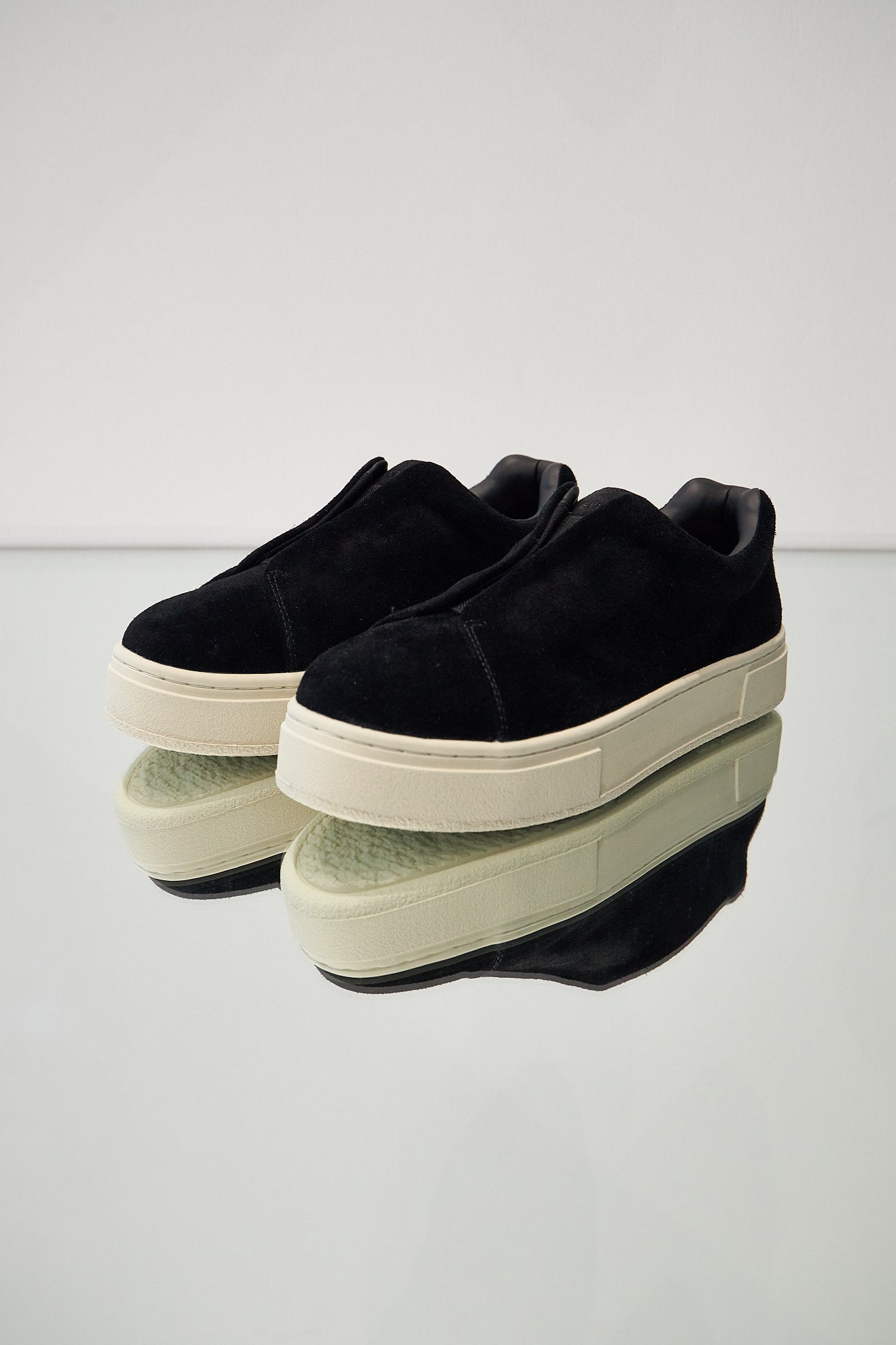 Eytys doja slip on 2024 suede